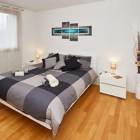 Center Comfort Free Parking Wifi Apartment *