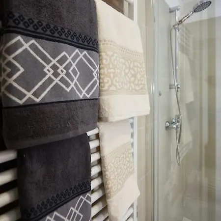 Center Comfort Free Parking Wifi شقة أفيانو